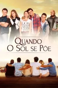 Pôster com jovens adultos sorrindo e abraçados. Acima, em frente ao céu; abaixo, sentados em um píer ao pôr do sol. Ambiente de amizade.