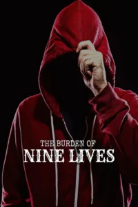 The Burden of Nine Lives 9 Um indivíduo anônimo de moletom vermelho com capuz, rosto oculto na escuridão, mão levantando o capuz, fundo preto.