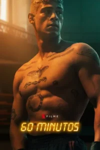 Homem musculoso,sem camisa e com tatuagens,olhando intensamente. Fundo escuro com luzes laranja e azul esverdeado,clima tenso de luta.