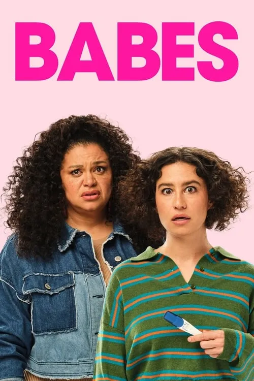 AMIGAS PARA SEMPRE 1 Duas mulheres com cabelos cacheados e expressões chocadas. A da frente segura um teste de gravidez positivo. Fundo rosa claro.