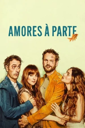 Quatro pessoas (2 homens, 2 mulheres) entrelaçadas, com marcas no rosto e expressões mistas. Fundo amarelo claro e um peixe dourado.