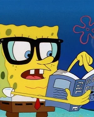 Personagem amarelo retangular de óculos, com boca aberta, lendo um livro azul Field Guide e parecendo confuso. Fundo marinho azul.