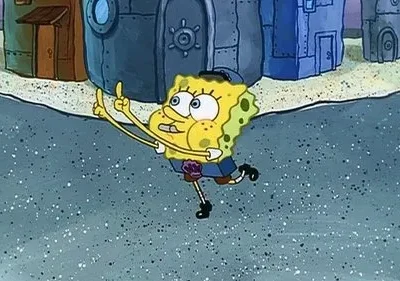 Esponja amarela, bochechas infladas e braços esticados, correndo em rua subaquática com casas marinhas ao fundo.