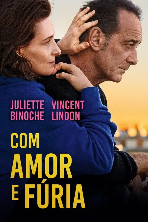 Mulher abraça homem, ambos com expressões sérias e distantes. Fundo de pôr do sol. Clima de drama e tensão.