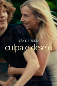 Um jovem de cabelos cacheados e uma mulher loira se abraçam intimamente, ambos sorrindo. Fundo desfocado verde natural.