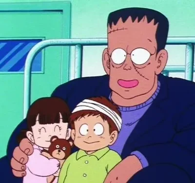 Um homem-monstro de óculos abraça ternamente um menino com bandagem na cabeça e uma menina com ursinho, em um quarto de hospital.