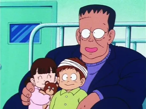 Dragon Ball – T01E121:O Momento Crucial de Goku 1 Um homem-monstro de óculos abraça ternamente um menino com bandagem na cabeça e uma menina com ursinho,em um quarto de hospital.