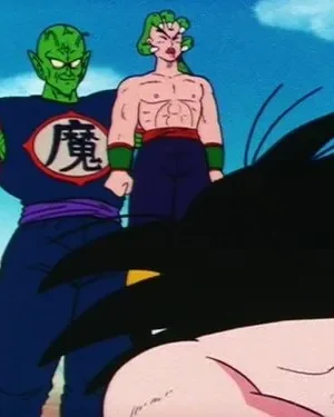 Duas figuras ameaçadoras, uma verde e outra musculosa, sobre um personagem de cabelo espetado caído. Fundo desértico e tenso.