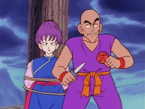 Dragon Ball – T01E129:Goku Faz Uma Viagem no Tempo 1 Homem careca de roxo com faca,ao lado de mulher de cabelo roxo amarrada a um poste. Cenário escuro e ameaçador.