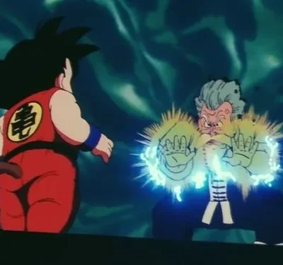 Jovem de cauda e velho furioso com energia azul nas mãos se encaram. Fundo escuro e turbulento, clima de combate.