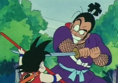 Um garoto com bastão e um ninja roxo com katana se enfrentam numa floresta verde. O ninja tem expressão furiosa.