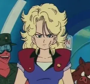 Mulher loira séria de top azul e gola vermelha. Um homem vermelho sorridente de chapéu e óculos, e um porco, ladeiam-na. Fundo azul.