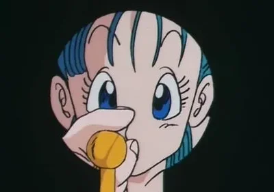 Close-up de garota anime de cabelo azul e olhos azuis grandes, segurando um pequeno objeto amarelo perto do nariz. Fundo preto.