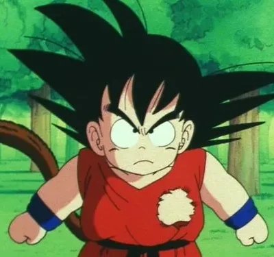 Garoto de cabelo preto espetado, cauda, e roupa vermelha. Punhos cerrados, expressão zangada, em floresta verde.