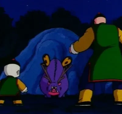 Um adulto e uma criança de costas encaram uma criatura roxa de chifres. Cenário noturno com caverna azul. Tensão.