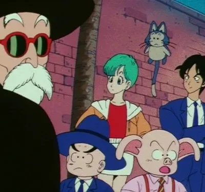 Pôster de anime: Velho de chapéu e óculos escuros observa grupo com garota de cabelo verde, homem de terno, menino, porco e gato flutuante.