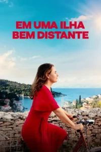 Mulher de vestido vermelho pedalando em ilha ensolarada, com mar azul e vilarejo costeiro ao fundo. Clima idílico e tranquilo.