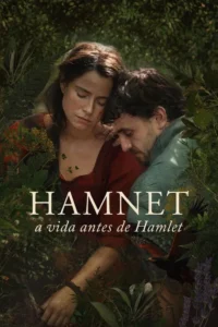 Casal triste e íntimo, cabeças encostadas, aninhado entre folhagens exuberantes e flores silvestres. Ambiente melancólico.