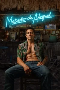 Homem forte e ferido,camisa aberta,jeans,em bar rústico com neon azul. Olhar sério,clima pós-luta.