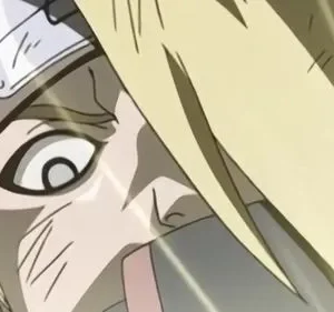 Close-up de personagem de anime loiro com bandana ninja, olho arregalado e boca aberta, expressando choque ou dor intensa. Luz forte.
