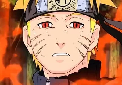 Jovem anime loiro com olhos vermelhos, marcas de bigode e bandana, cercado por uma aura laranja intensa. Expressão séria e suada.