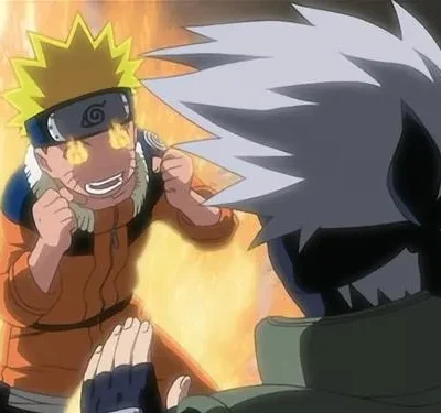 Jovem loiro com olhos em chamas e punhos cerrados confronta figura de cabelos grisalhos. Fundo vibrante de fogo. Cena de intensa energia.