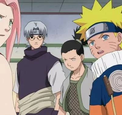 Grupo de 4 personagens de anime: um loiro surpreso, uma garota de cabelo rosa séria, um de óculos e outro irritado.