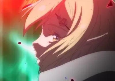 Close-up de elfa loira de anime, orelhas pontudas e expressão focada, olhando para cima. Fundo vibrante vermelho e verde com fragmentos flutuantes.