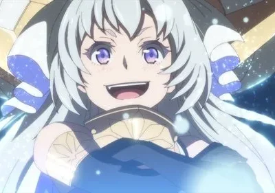Anime girl de cabelo branco e olhos roxos sorri amplamente, segurando uma luz azul brilhante. Ela veste azul e dourado, envolta em magia cintilante.
