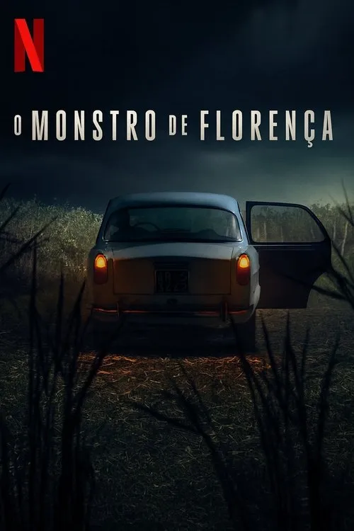 Carro vintage parado à noite em campo escuro,porta aberta,luz traseira acesa. Clima misterioso e tenso.