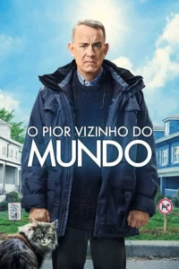 Homem idoso carrancudo de casaco escuro,com um gato cinza a seus pés. Fundo de rua suburbana com casas e céu azul.