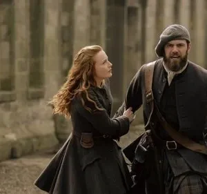 Outlander: Blood of My Blood – T01E07: Escola Secundária Non Uro
