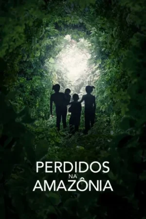 Quatro figuras silhuetadas, possivelmente uma família, em uma densa floresta verde, caminhando para uma luz brilhante ao fundo.
