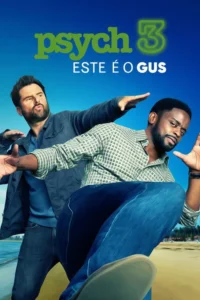 Dois homens em poses dinâmicas e cômicas com braços esticados. Fundo ensolarado de praia com mar azul. Atmosfera leve e divertida.