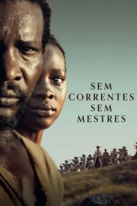 Dois rostos negros sérios em primeiro plano. Atrás, soldados coloniais apontam armas em uma colina sob céu pálido.