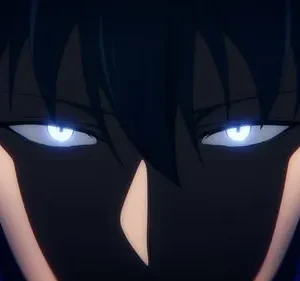 Close-up de personagem anime masculino com cabelo escuro. Seus olhos brilham intensamente em azul, num rosto sombrio e misterioso.