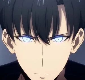 Close-up de um homem anime de cabelo preto, com olhos azuis brilhantes e um olhar intenso. Clima poderoso e misterioso.