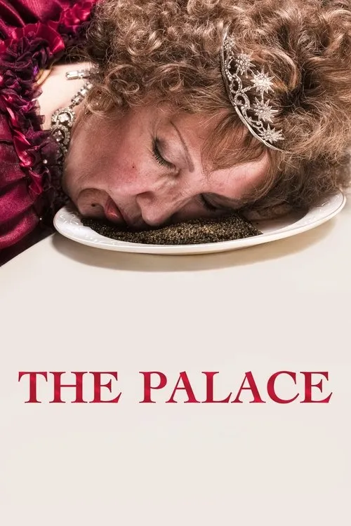 Mulher de tiara e vestido vermelho,com o rosto afundado num prato de caviar. Clima de opulência e exaustão.