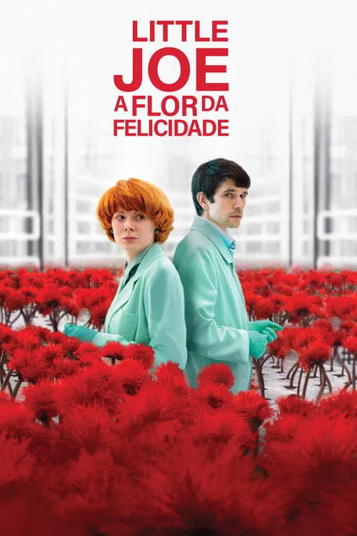 Mulher e homem com jalecos,costas com costas,num campo de plantas vermelhas incomuns. Fundo de estufa clara. Clima científico e intrigante.