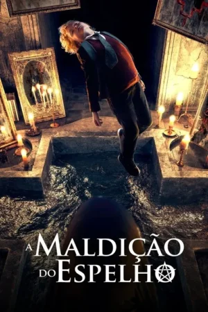Jovem levita sobre água escura em câmara gótica, cercado por espelhos antigos e velas. Clima sombrio e misterioso.
