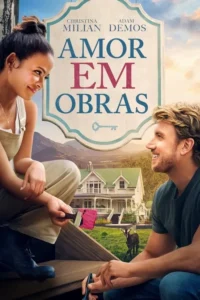 Pôster com mulher e homem sorrindo um para o outro, segurando pincéis. Grande casa rural e montanhas ao fundo. Clima romântico.