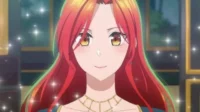 Mulher de anime, cabelo ruivo vibrante e olhos dourados, sorri docemente com um leve rubor. Colar dourado e brilhos cintilam ao redor.