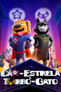Pôster animado. Cão sorridente e gato sério em trajes de super-heróis sobre uma cidade noturna. Projetores iluminam símbolos no céu.