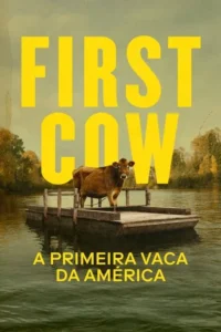 Uma vaca marrom solitária em uma balsa de madeira no rio, cercada por árvores. O céu é esverdeado e o clima é rústico.
