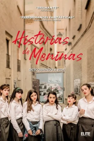 Seis jovens garotas com batom vermelho, em uniformes escolares, olham sérias em um beco antigo.
