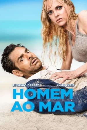 Mulher loira molhada olha preocupada para homem de terno coberto de areia. Ele tem olhos arregalados, chocado, na praia ensolarada.