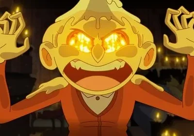 Personagem de cera animado, olhos flamejantes, boca aberta e dentes afiados. Mãos de garra, terno marrom, em sala escura com velas. Clima tenso.