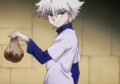 Jovem anime de cabelo branco, olhos azuis, segura um saco com manchas de sangue. Expressão confiante. Fundo de parede clara.