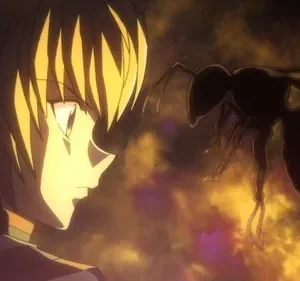 Personagem de anime loiro, rosto iluminado, encara uma vespa sombria flutuando. Fundo dramático em tons de laranja e roxo.