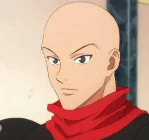 Homem careca em estilo anime, com cachecol vermelho e roupa preta. Expressão séria e olhar determinado, fundo claro.